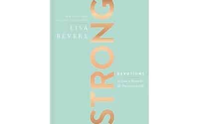 Strong: Devotions to Live a Powerful and Passionate Life 